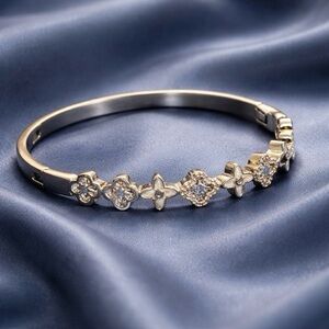 Perfect Silver Floral and Clover Bangle Bracelet